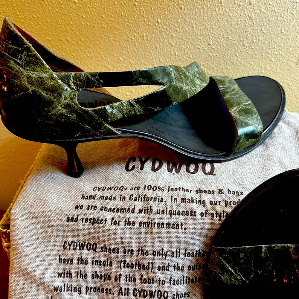 Cydwoq open toed sandal